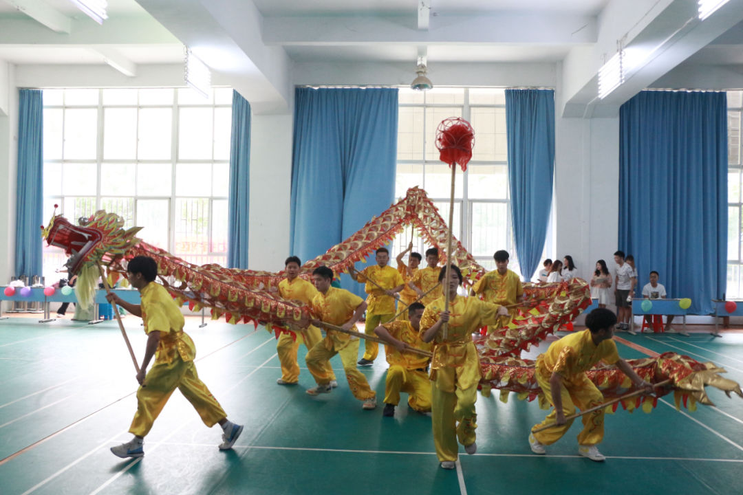 图为舞龙比赛现场 摄影:郭冰雪.JPG 图片