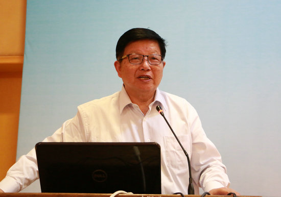 bat365平台官网物流学院名誉院长周建亚发言 摄影：谢伟.bmp