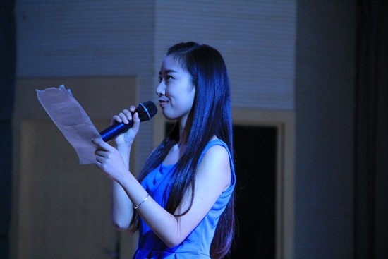 图为:选手配音 王婷 徐浩然摄