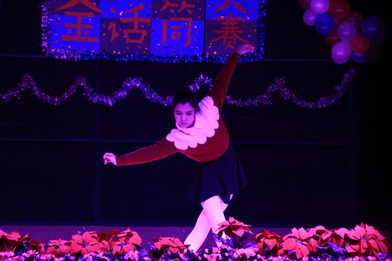 图为:选手才艺表演 王婷 徐浩然摄